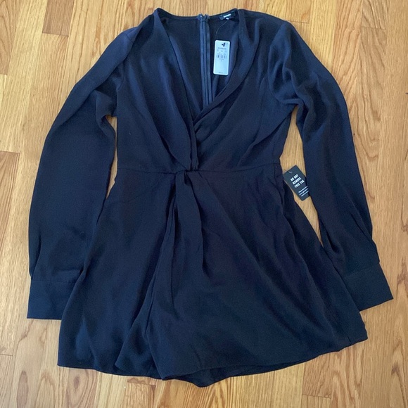 Express black short romper size small. NWT - Picture 3 of 3